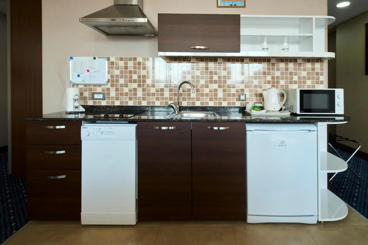 Parkside Hotel & Apartments