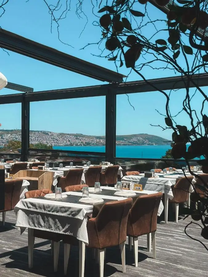 Lemon Suites & Restaurant