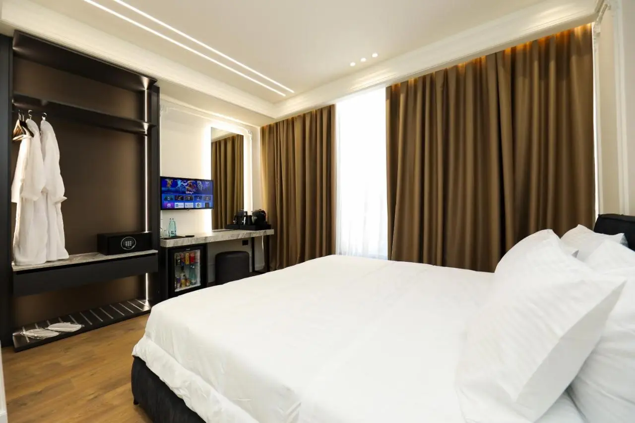 Hotel Adore