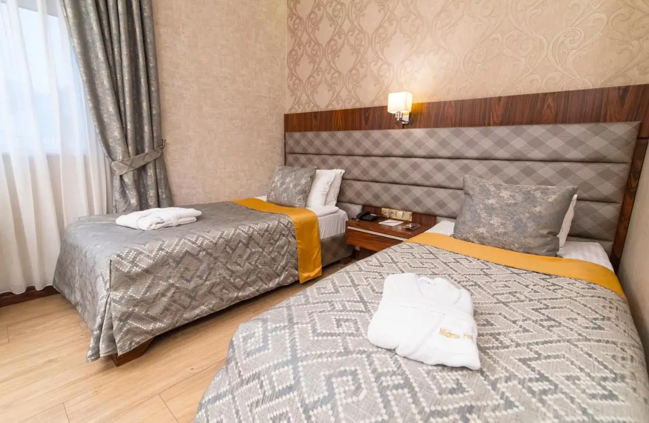 MidMar Deluxe Hotel