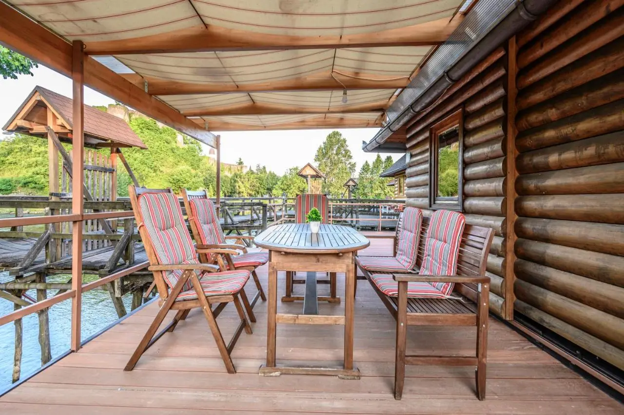 House on piles, Una river 'Apartman Una'