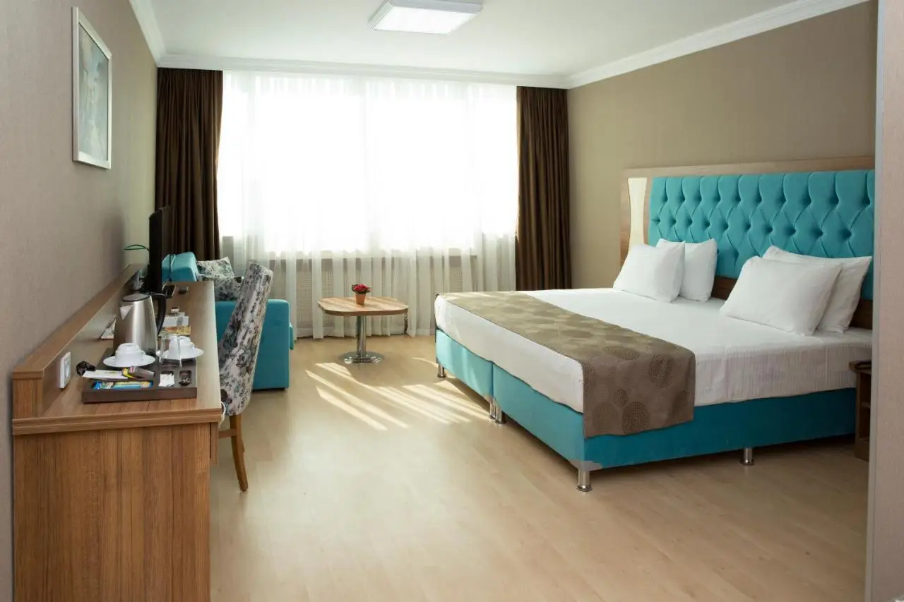 Golden Lounge Hotel