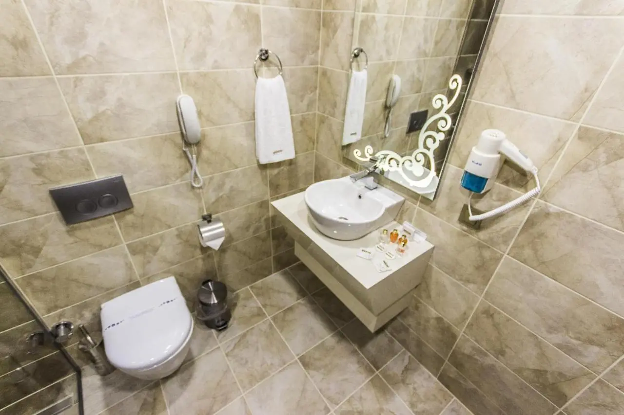 La Pazza Suites