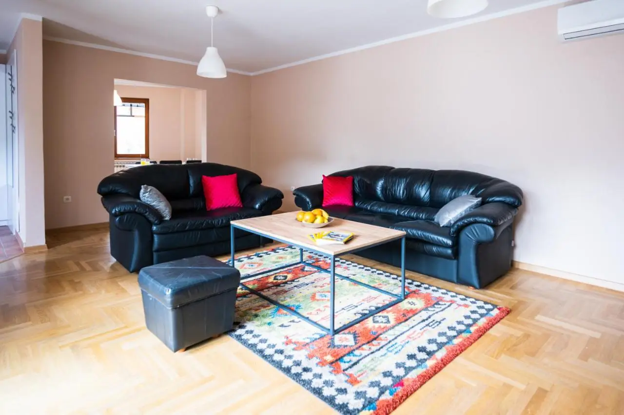 Duplex Apartment for up to 12 people- Old Town