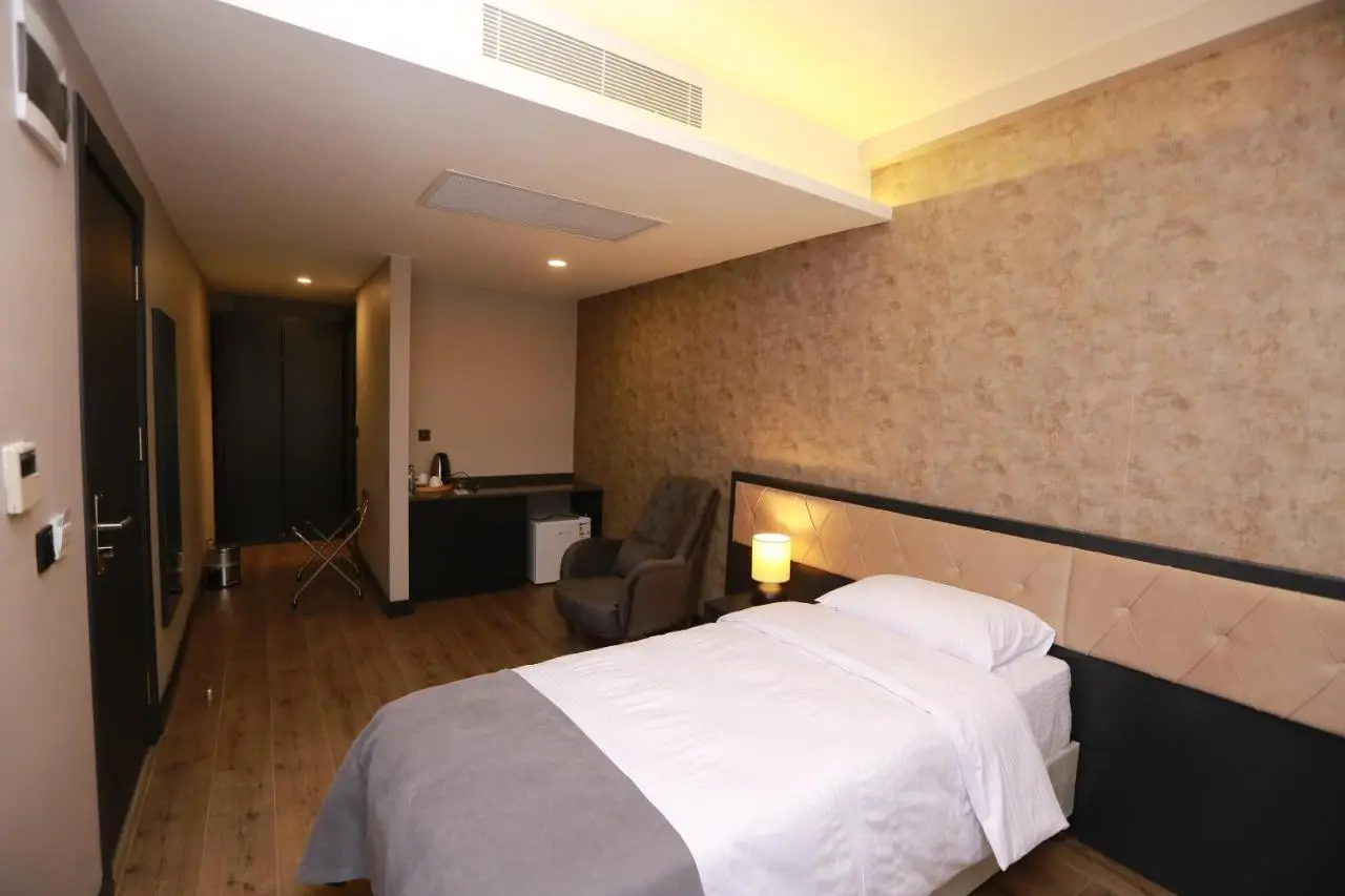PENTAHOR HOTEL
