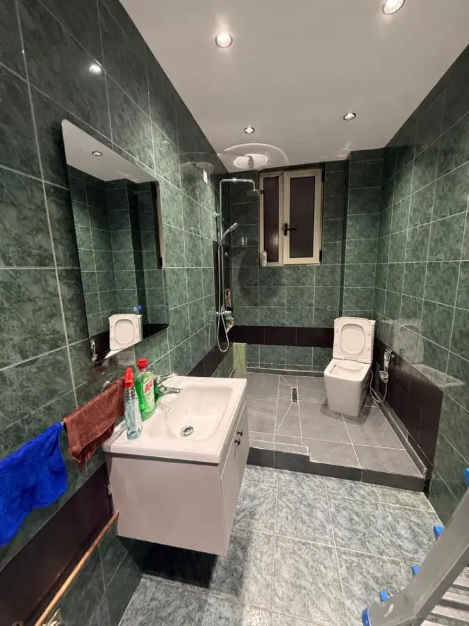 Prime Location - shared Bath