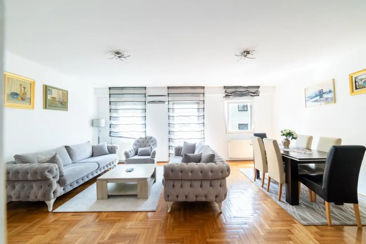 CityCenter Cekalusa Two bedroom Apartment with garden