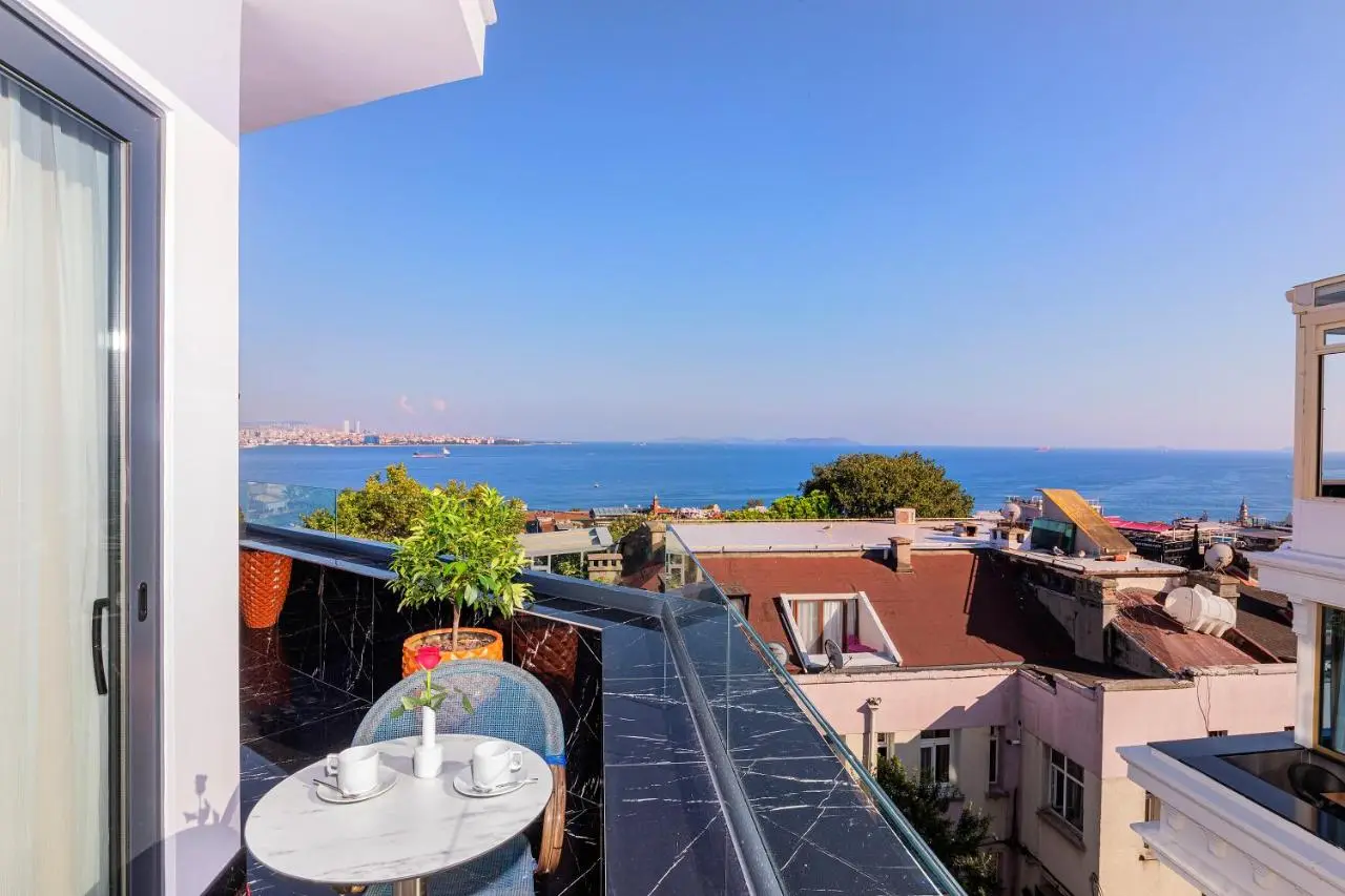 The Magnaura Palace Hotel