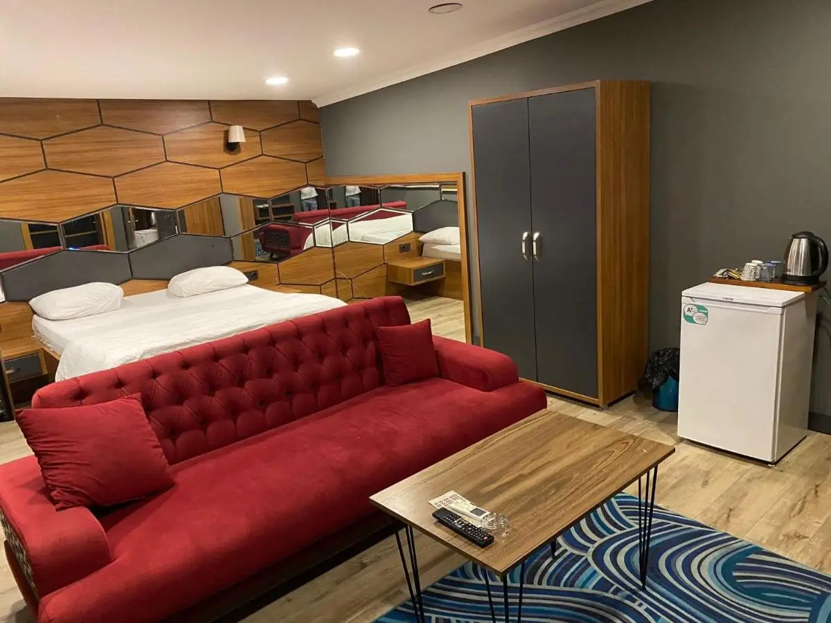 216 Hill Suites