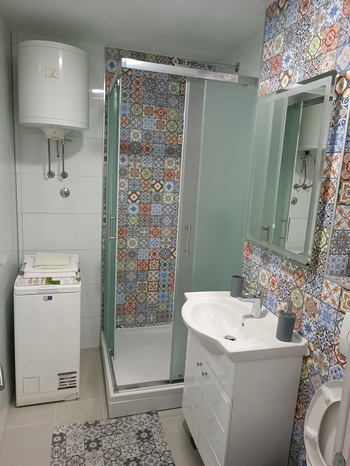 modern, one bedroom, free parking, airconditioning