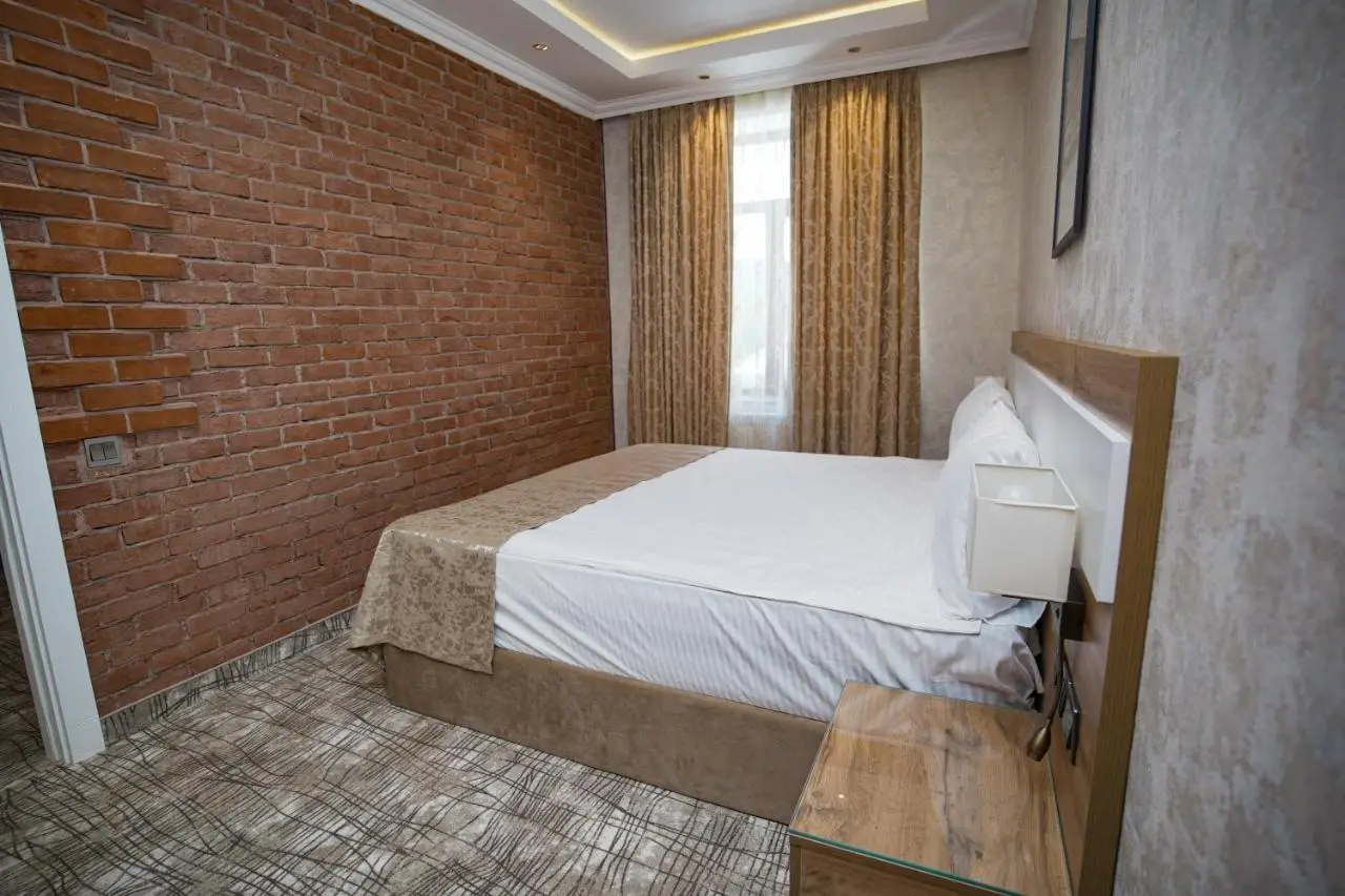 LakeSide Hotel & Spa