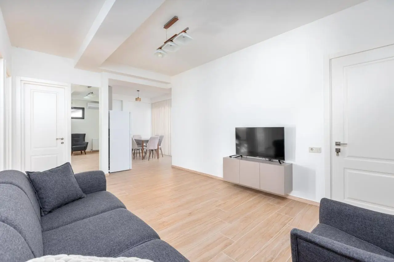 Fresh Air & Panoramic View (Floor 1 & 2)