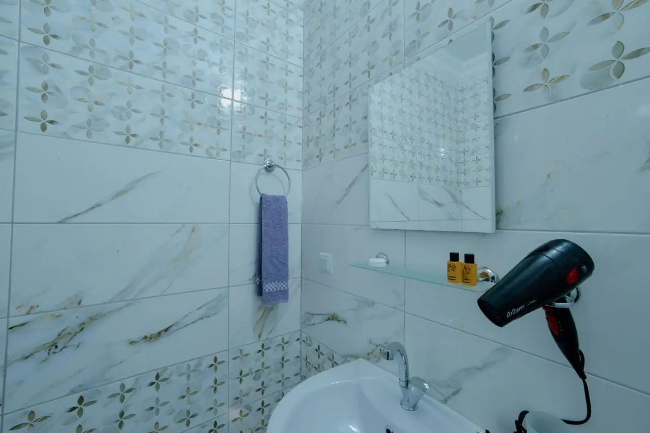 EMİSSA MOTEL