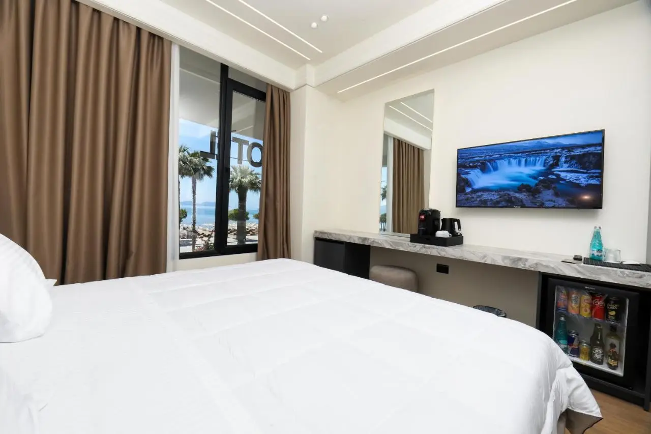 Hotel Adore