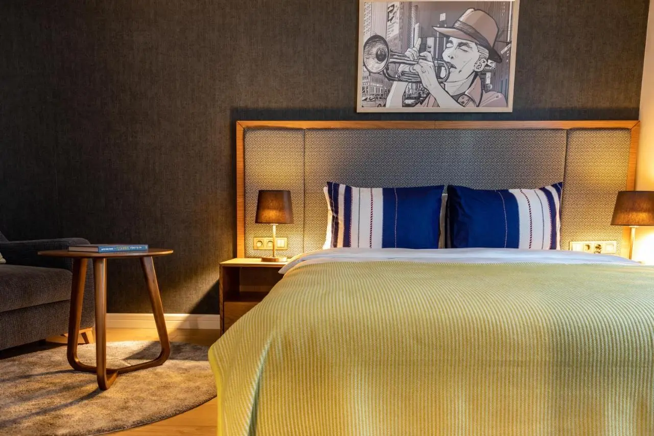 SALA SUITES
