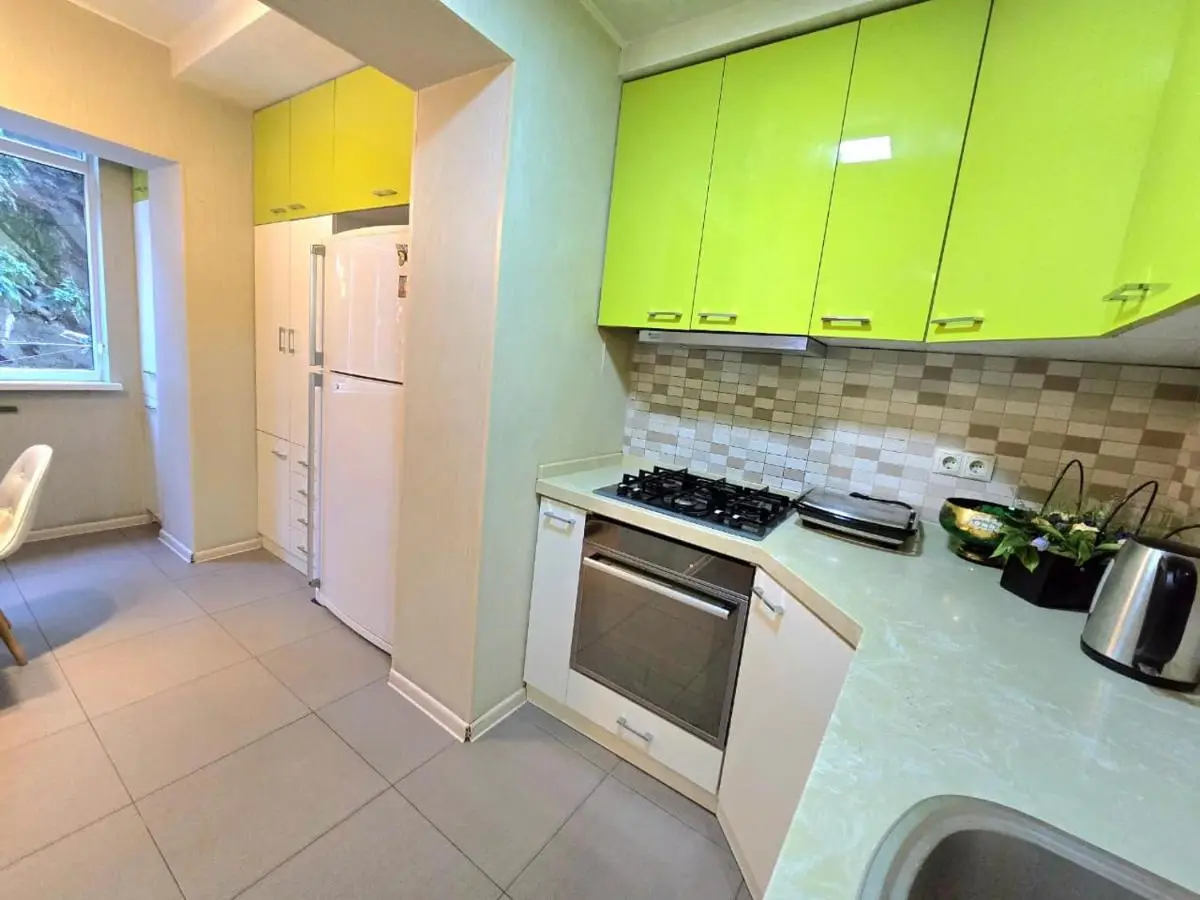 Explore Old Tbilisi, 3BR Apartment for 5, Walk to All