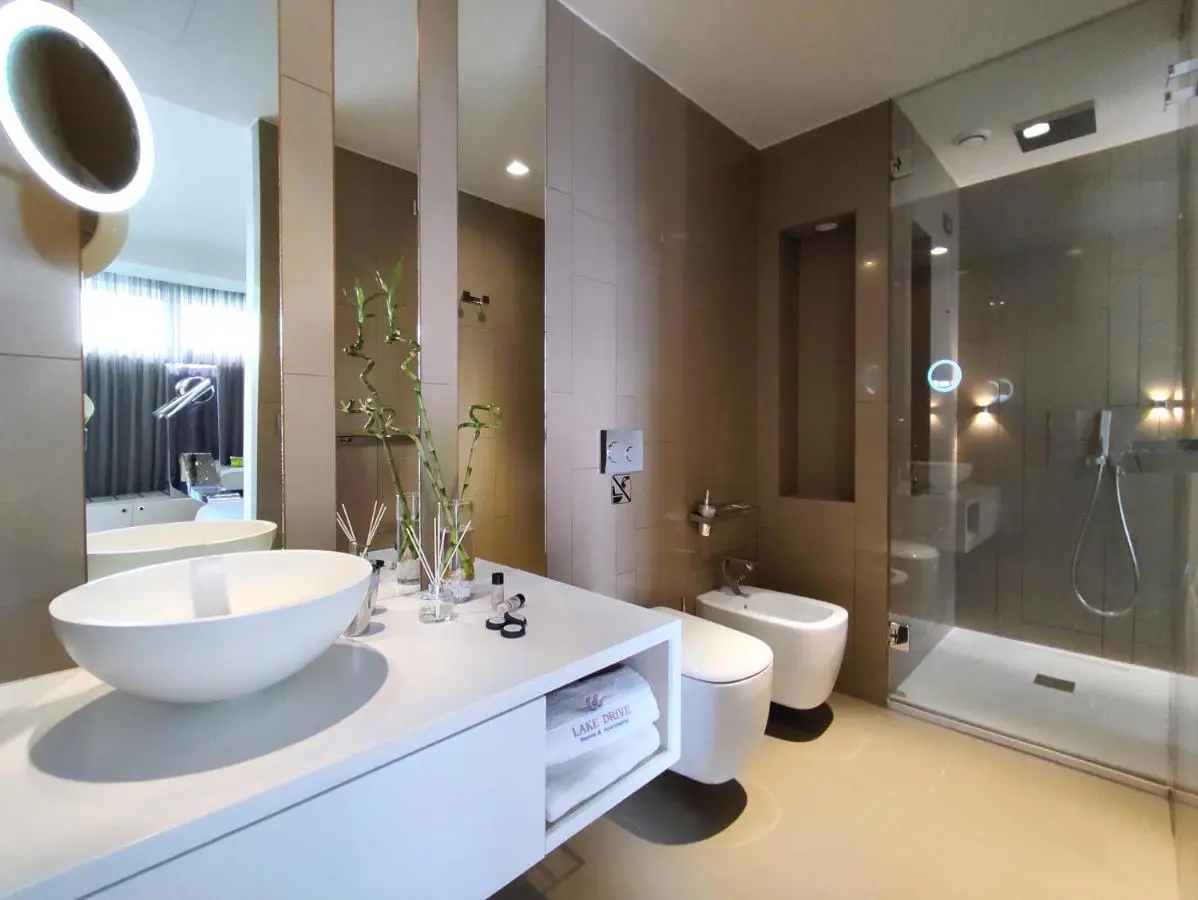 Lake Drive Rooms&Apartments