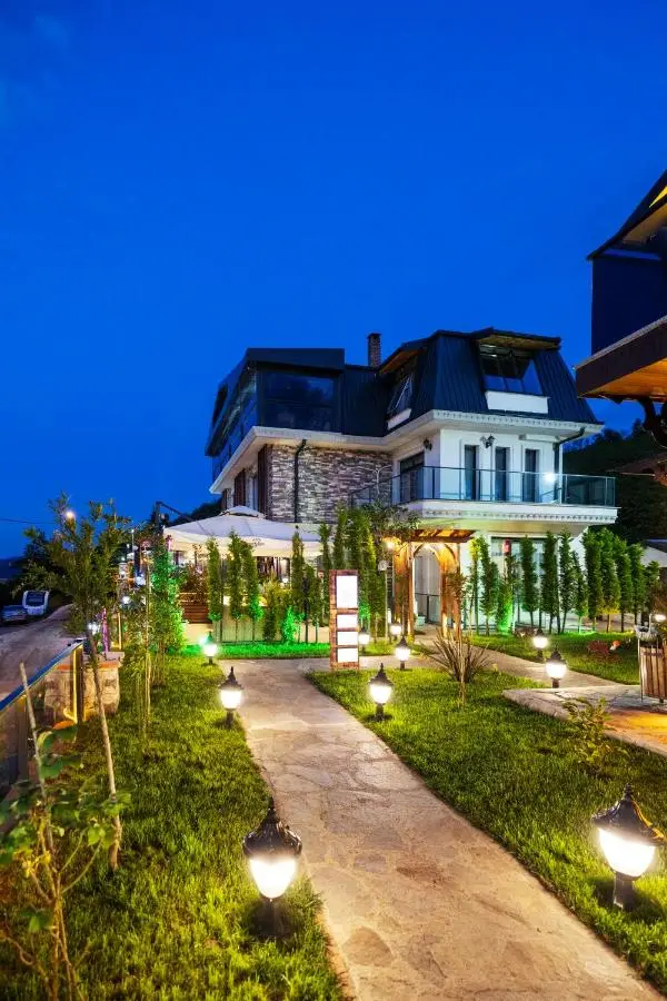 Poison Garden Suite & SPA