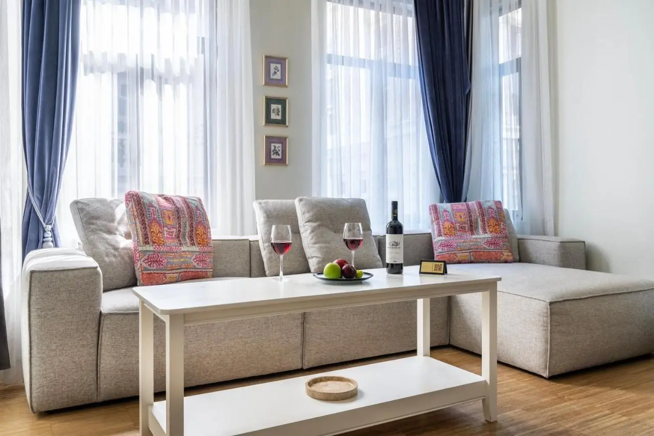 DeCamondo Residence