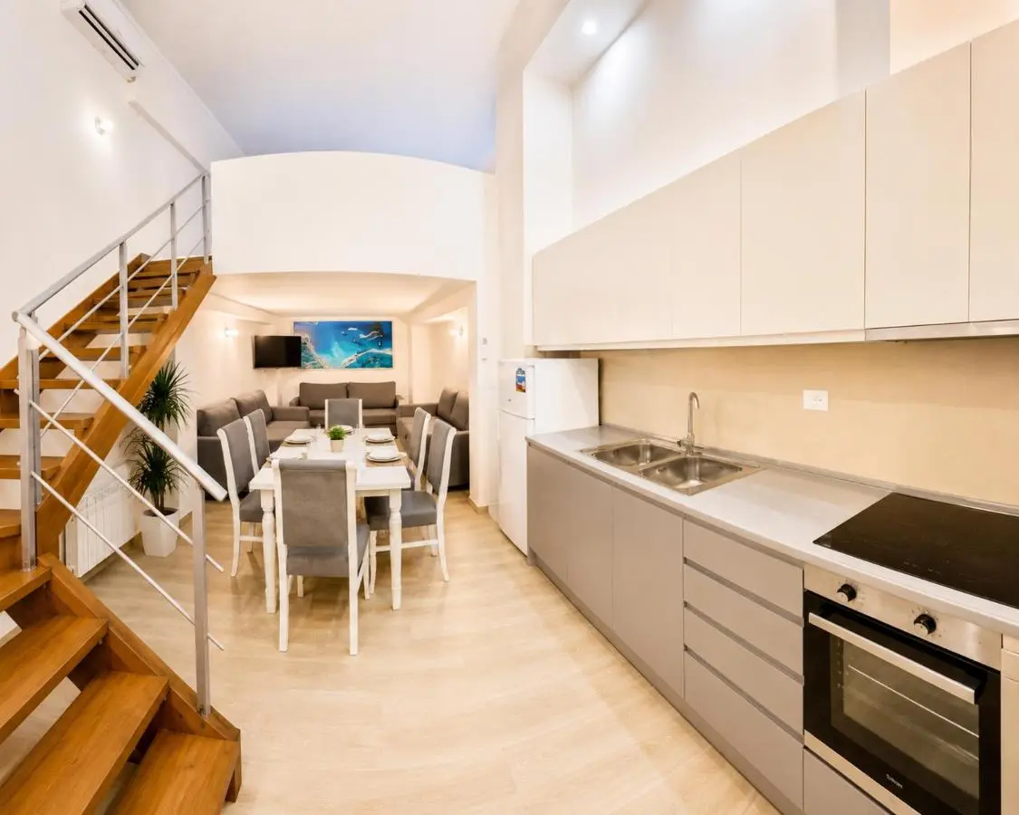 Flors Apartments