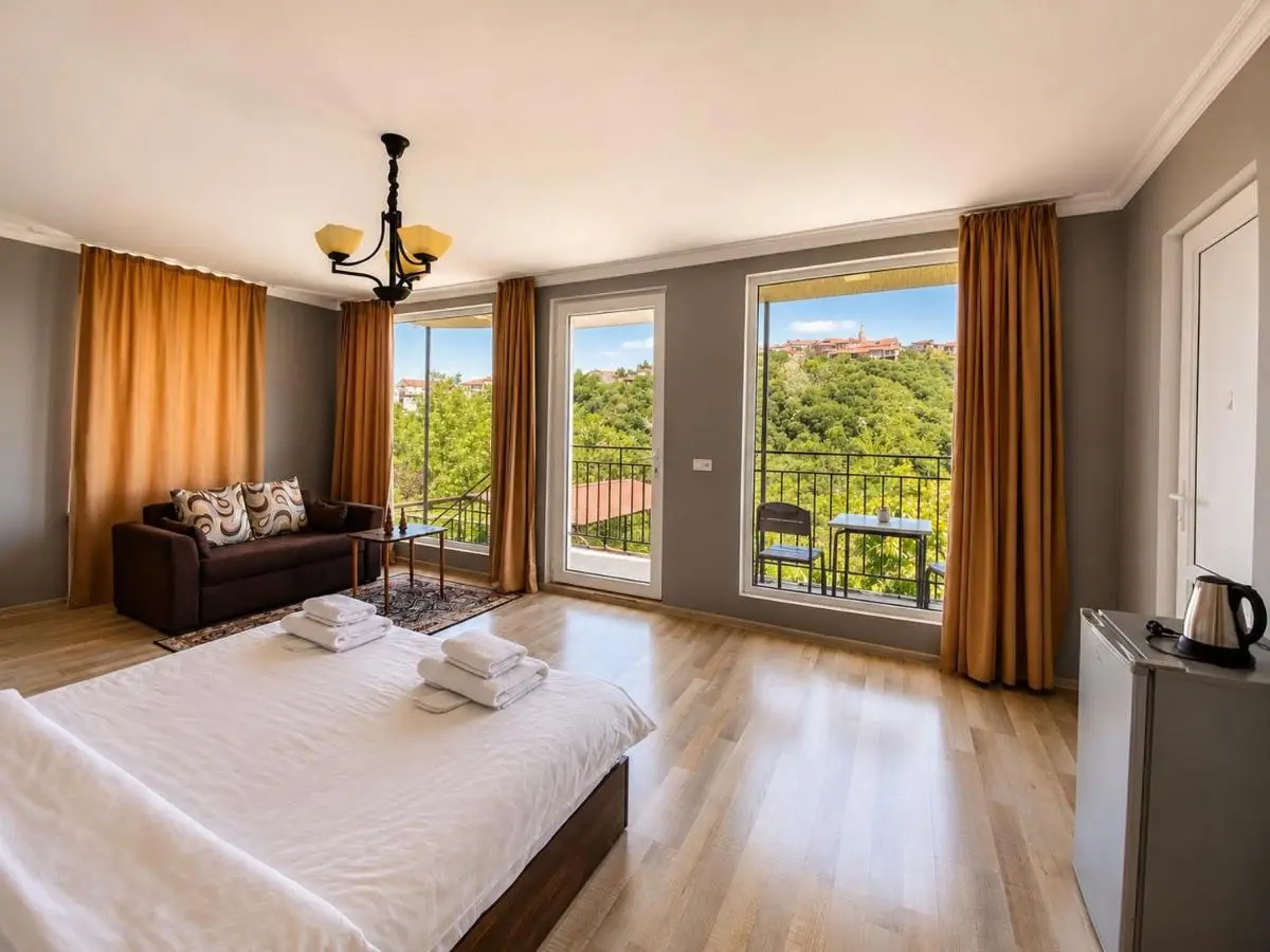Lia's Guest House