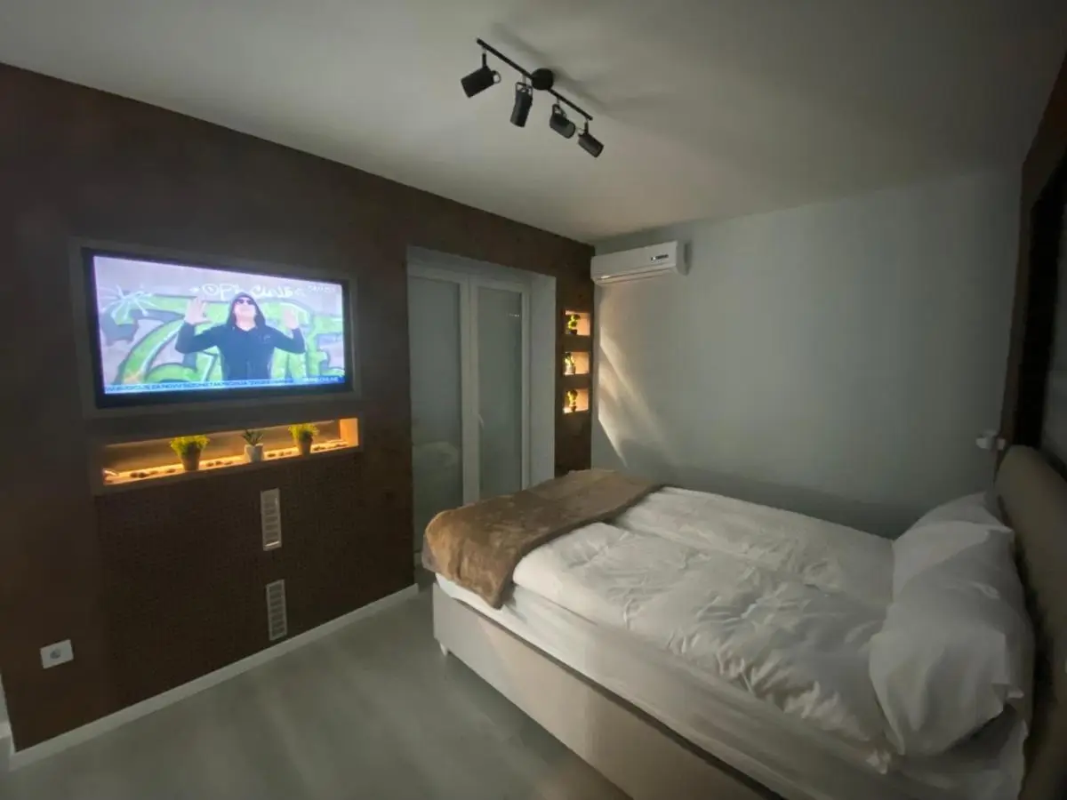 Diamond apartments