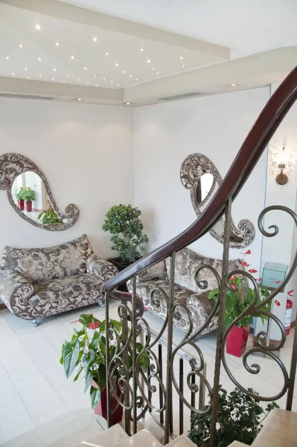 MonarC Hotel
