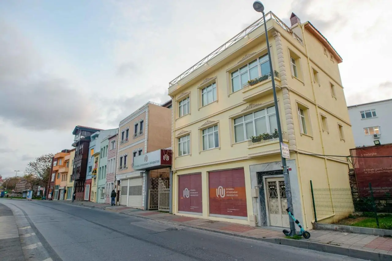 Waterfront Villa by the Tram - Private Terrace with Dome & Golden Horn View in Fatih