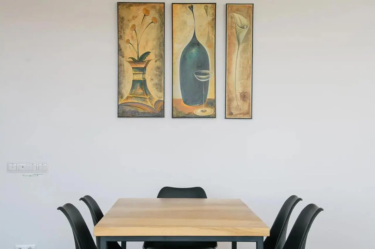 Gudauri Summer Apartment - Fireplace, Netflix on 100" Projector Screen, Full kitchen