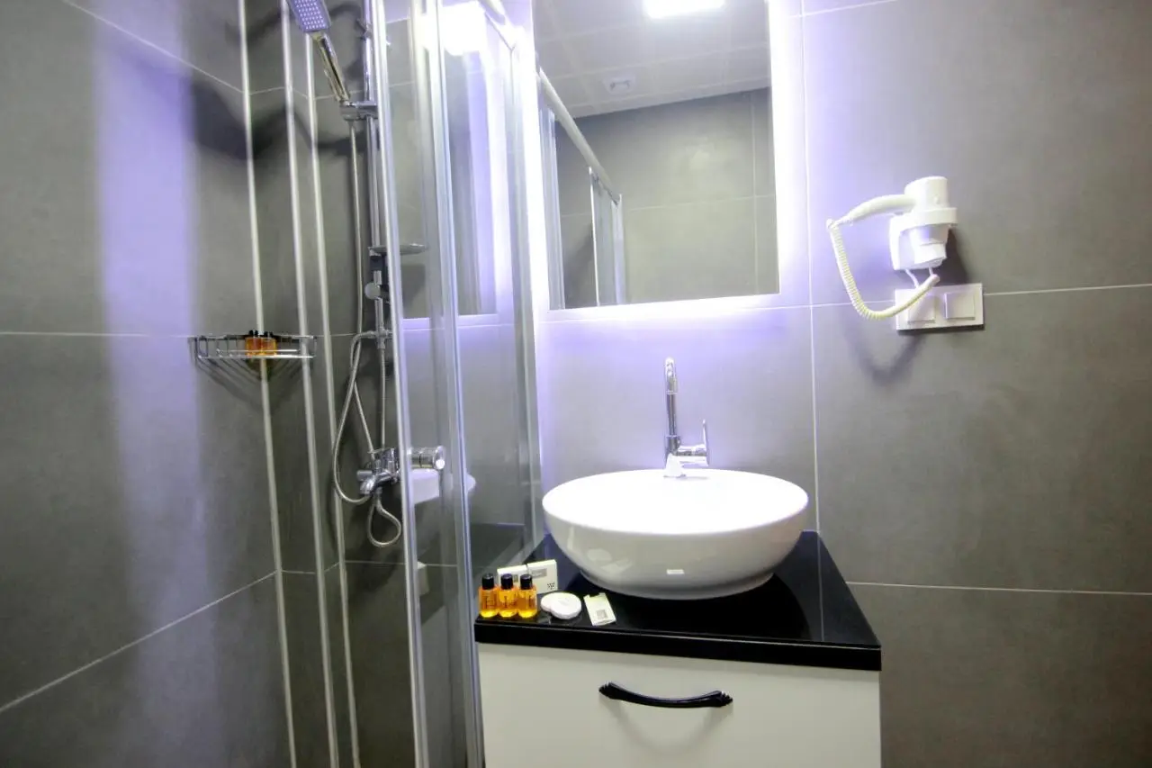 Hira Hotel