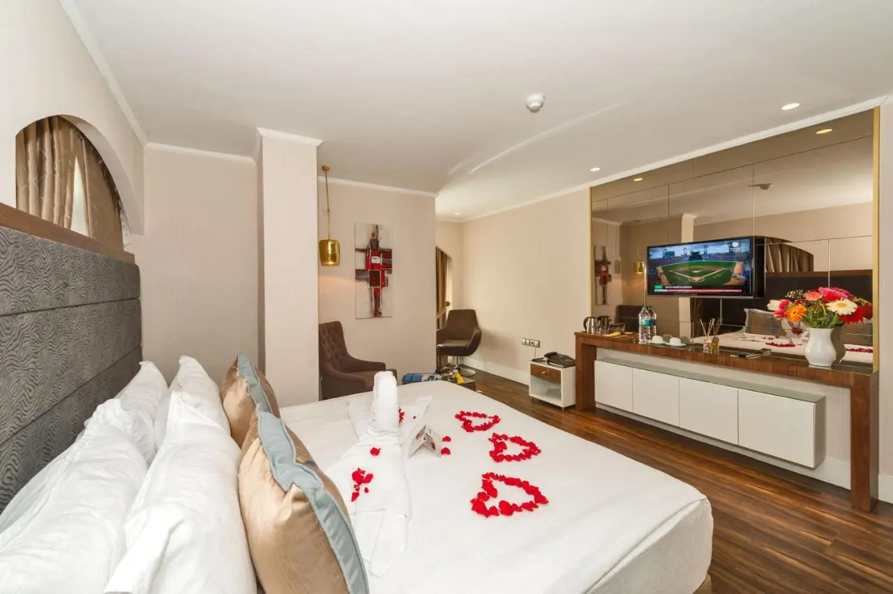 Darkmen Hotel