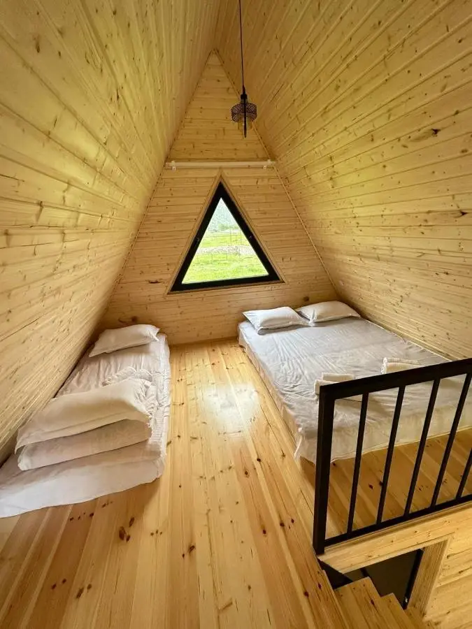 Thomas' Hut
