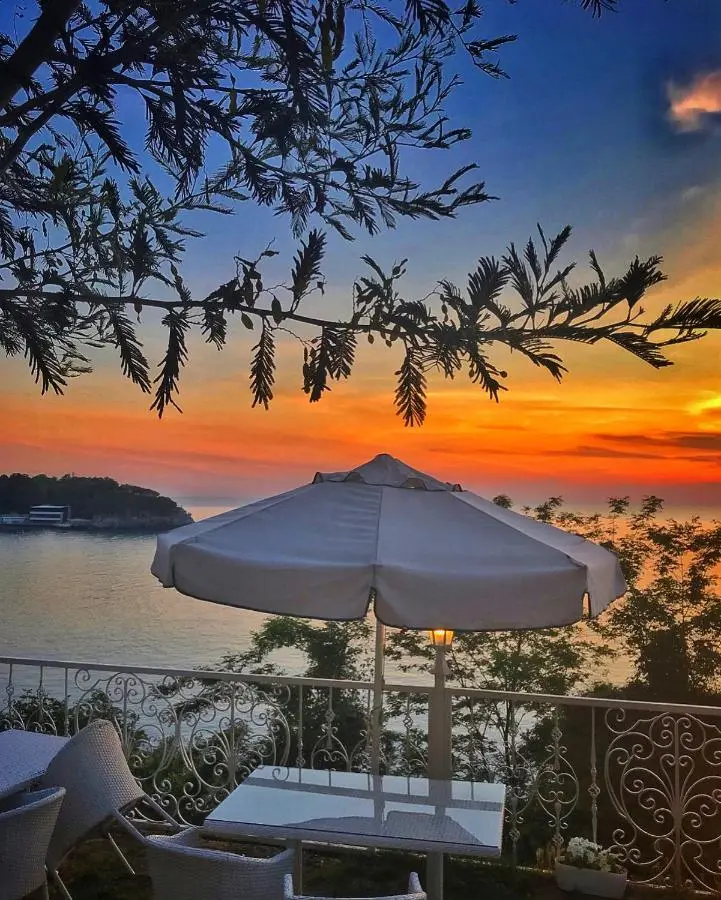 Bab-i Zer Hotel
