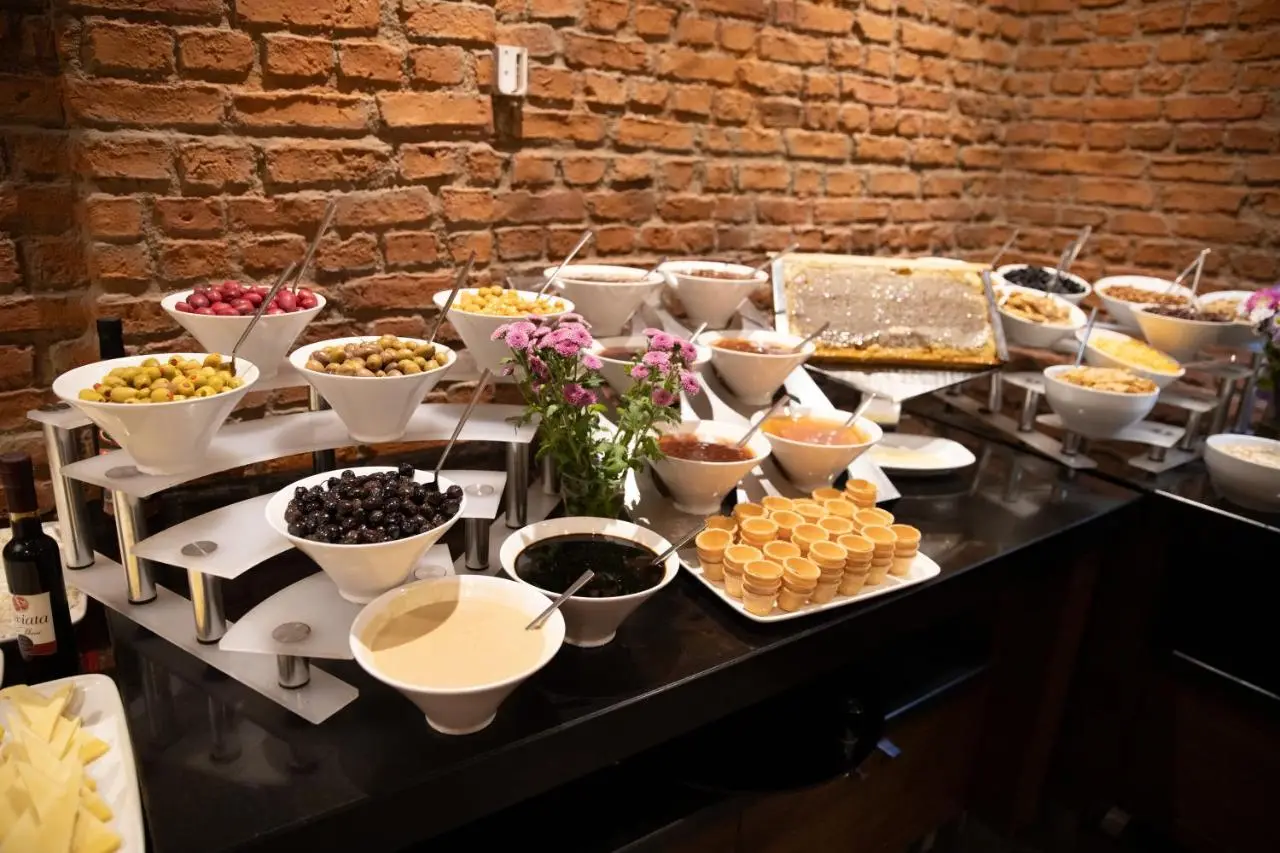 Grand Aras Hotel & Suites