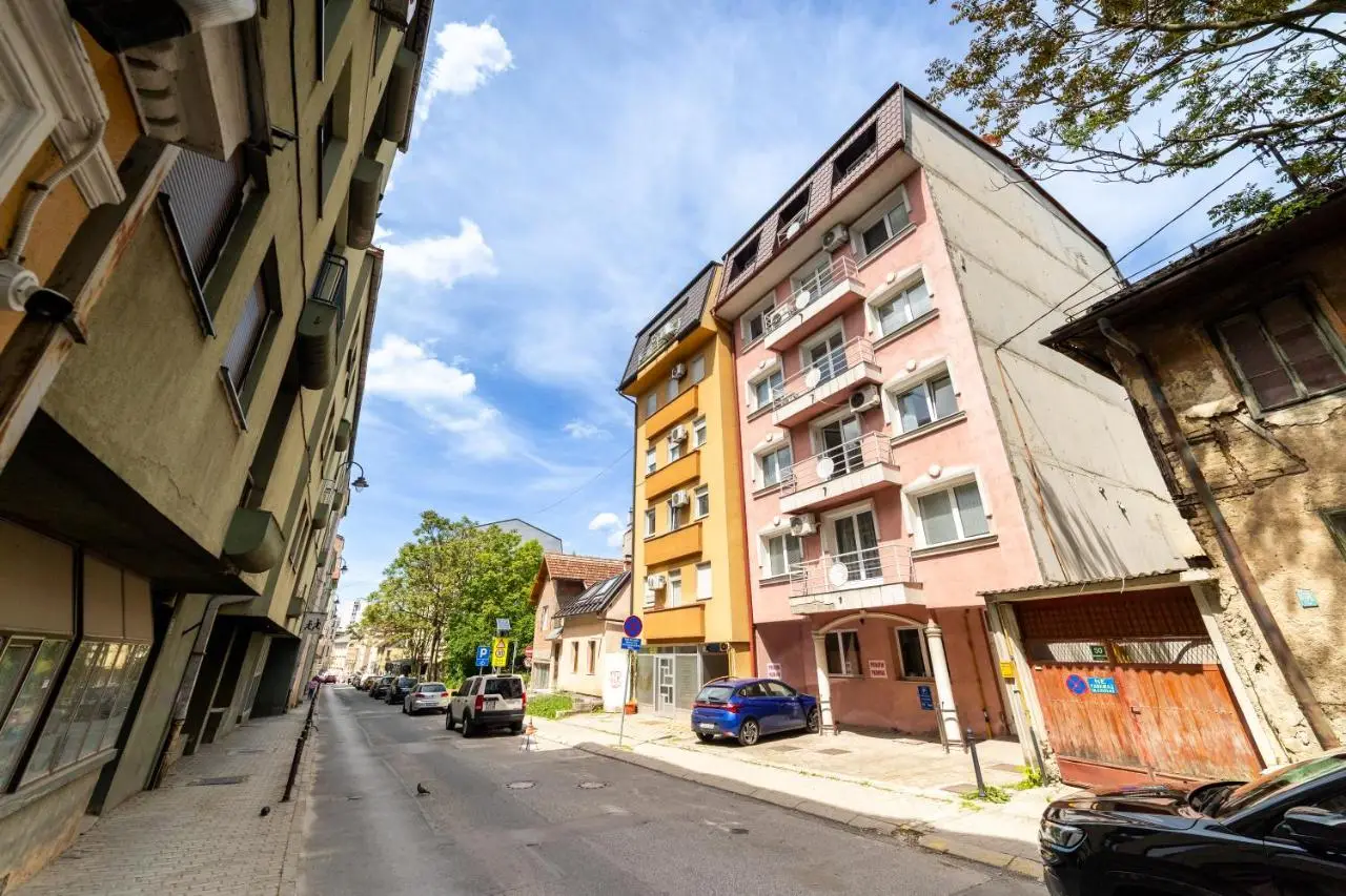 CityCenter Cekalusa Two bedroom Apartment with garden