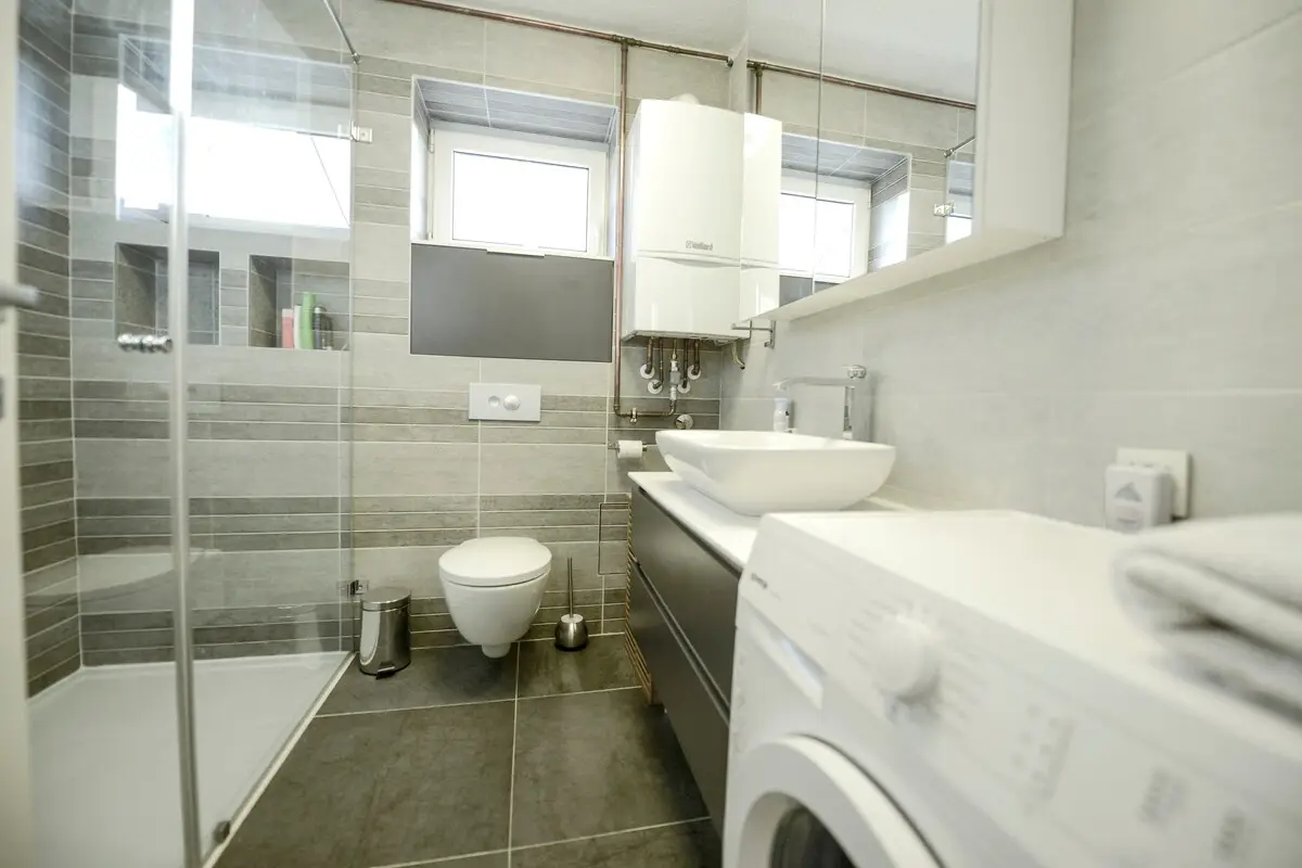 Top location penthouse apt.