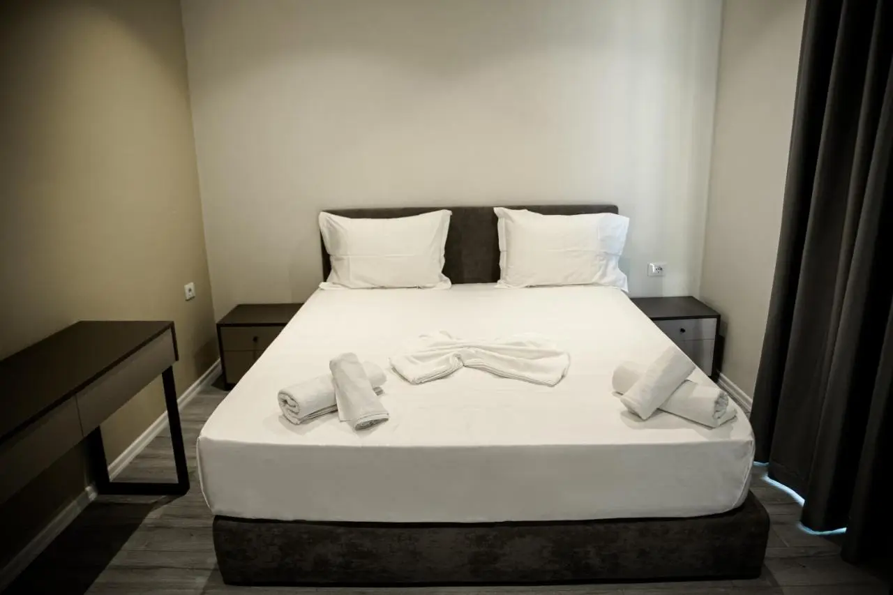 WHITE CROWN HOTEL