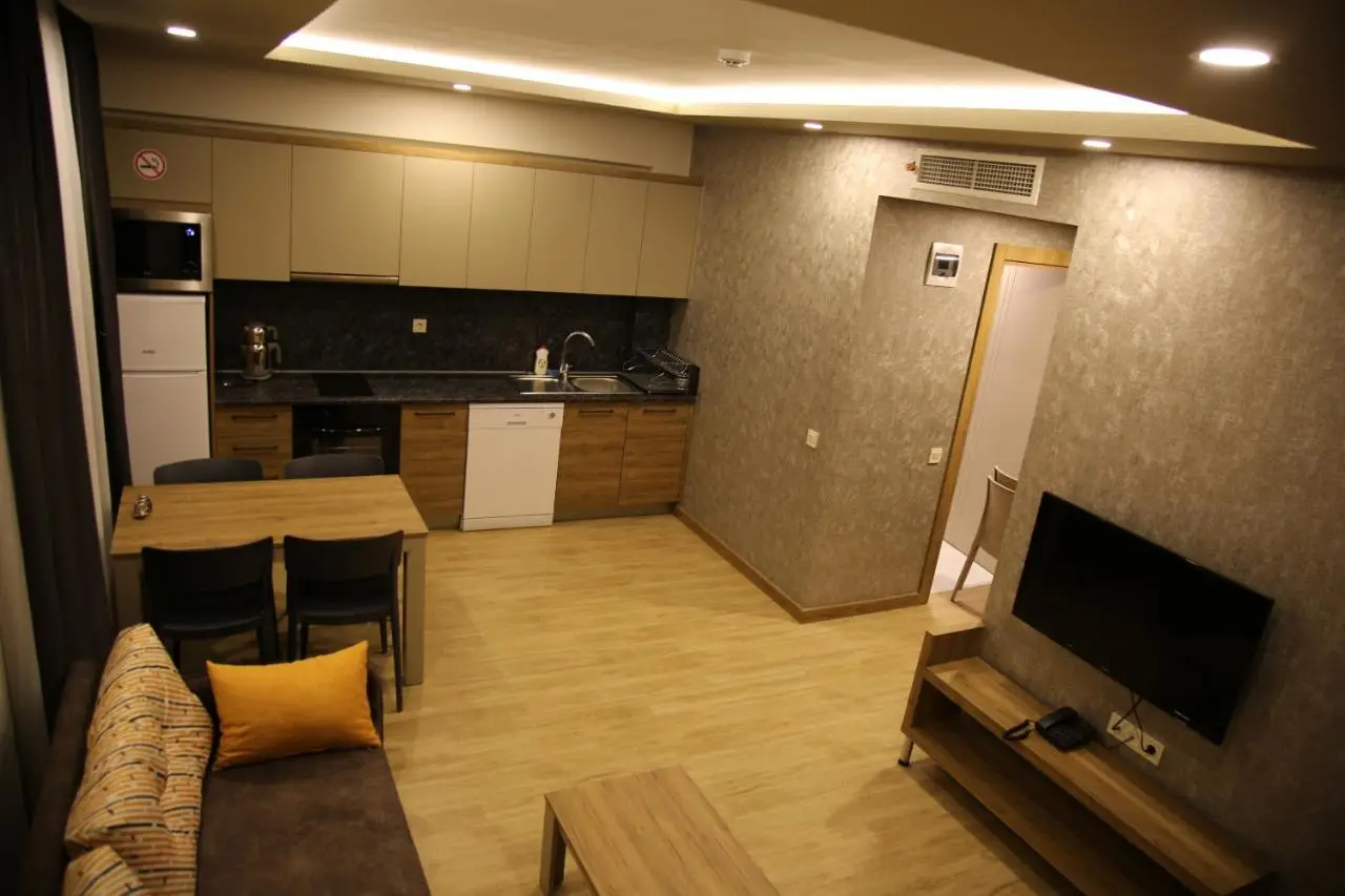Golden World Suite Hotel