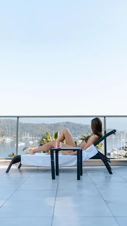 Nakas Suites