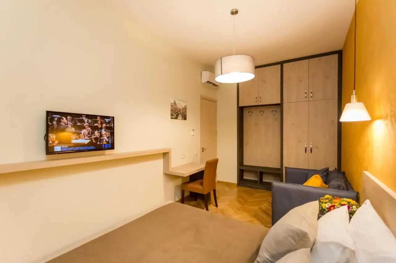Luxury 3 BR apartment by Freedom square City Center