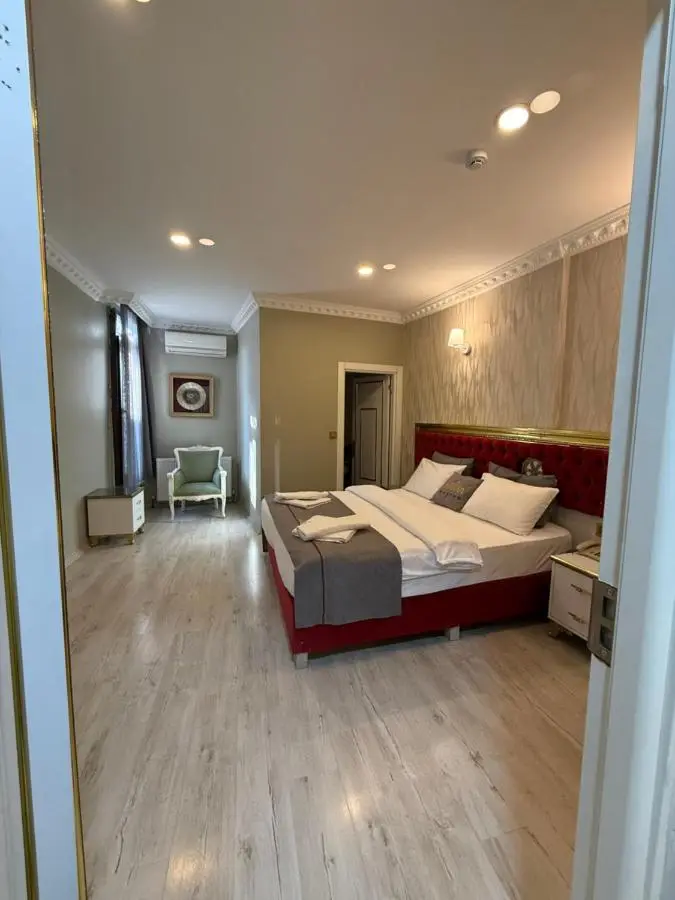 RHYTHM HOTEL