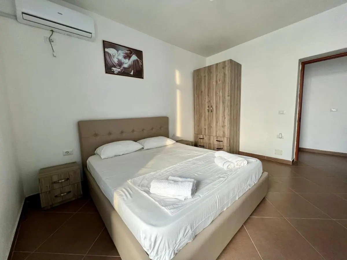 Redi's Seaview Apartments