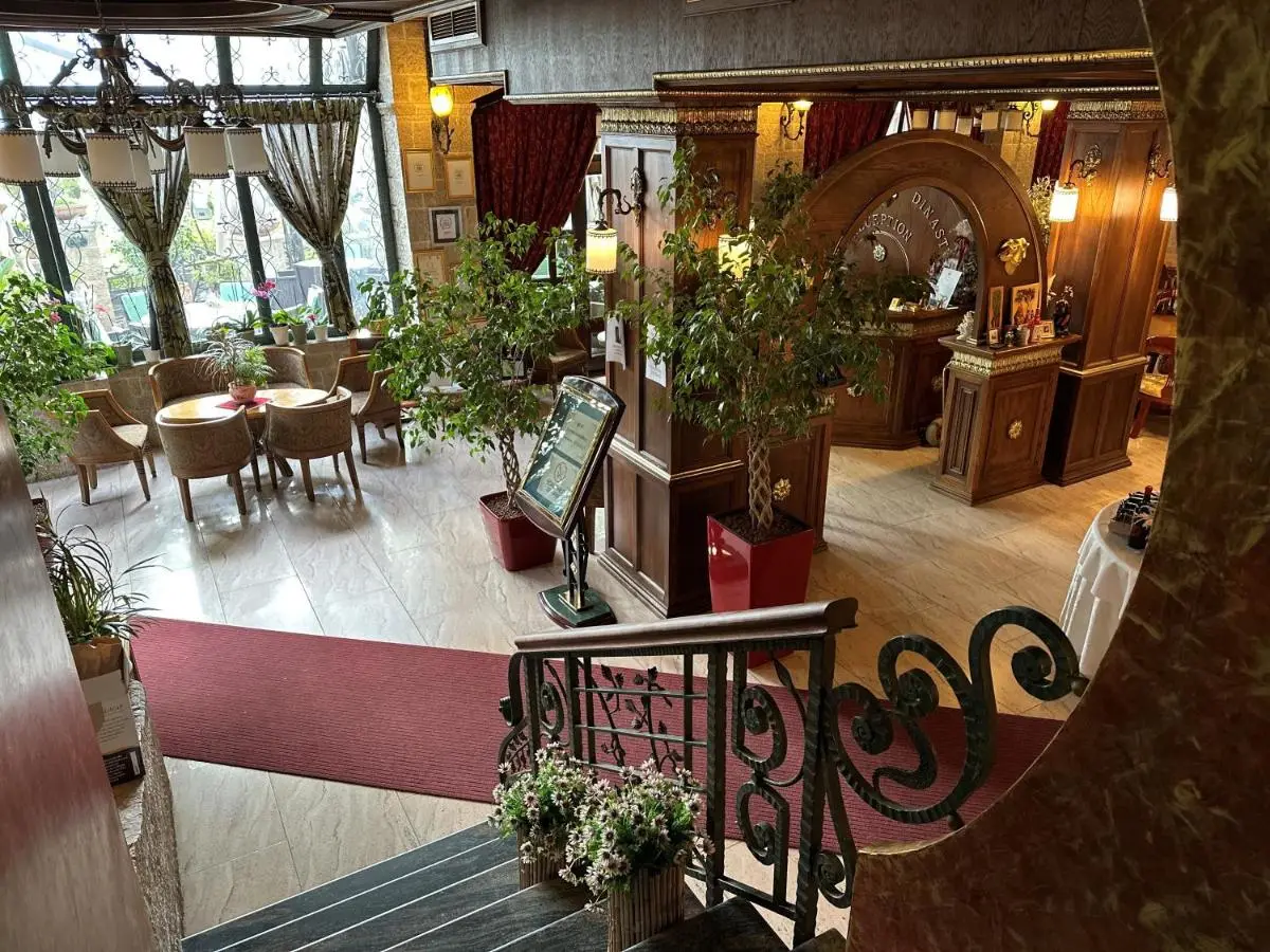 Dinasty Hotel
