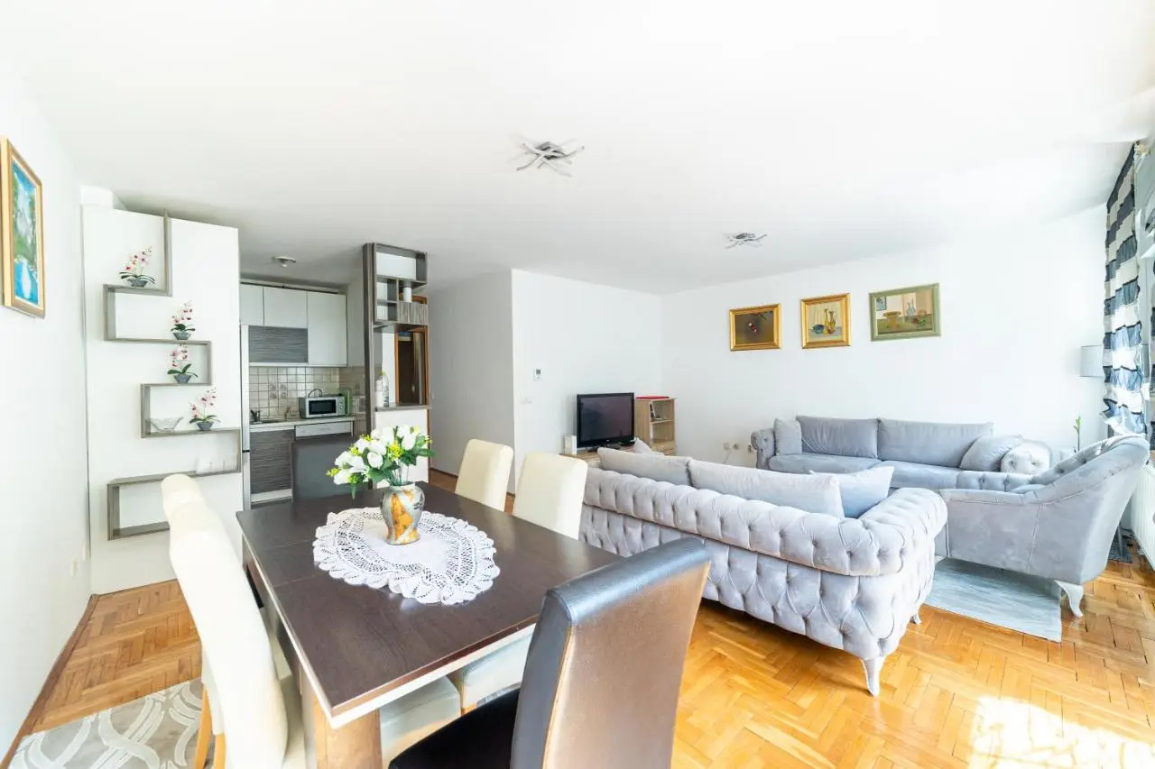 CityCenter Cekalusa Two bedroom Apartment with garden
