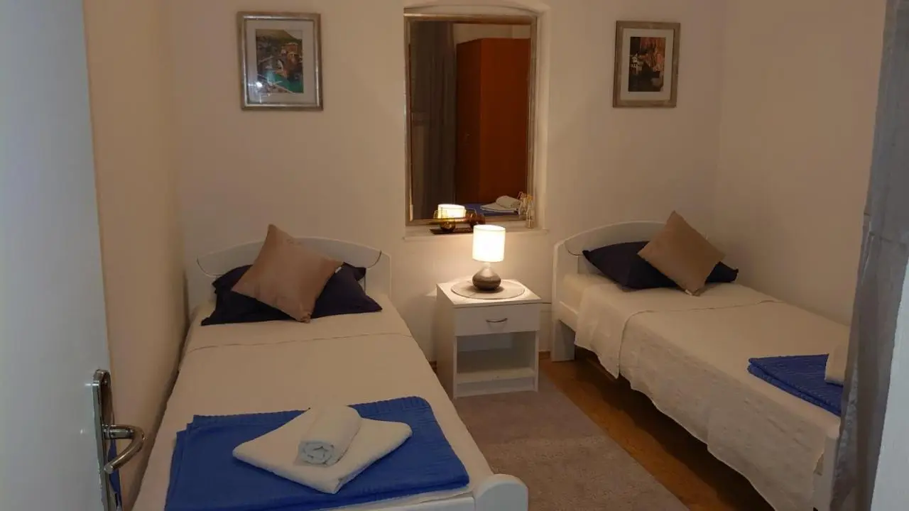 Apartments Tulipan - with free private parking garage