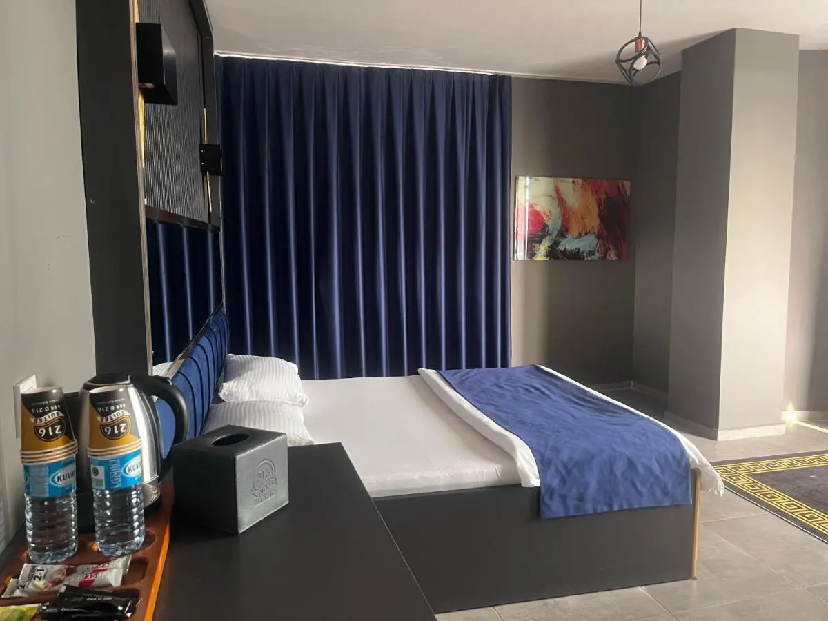 216 Hill Suites