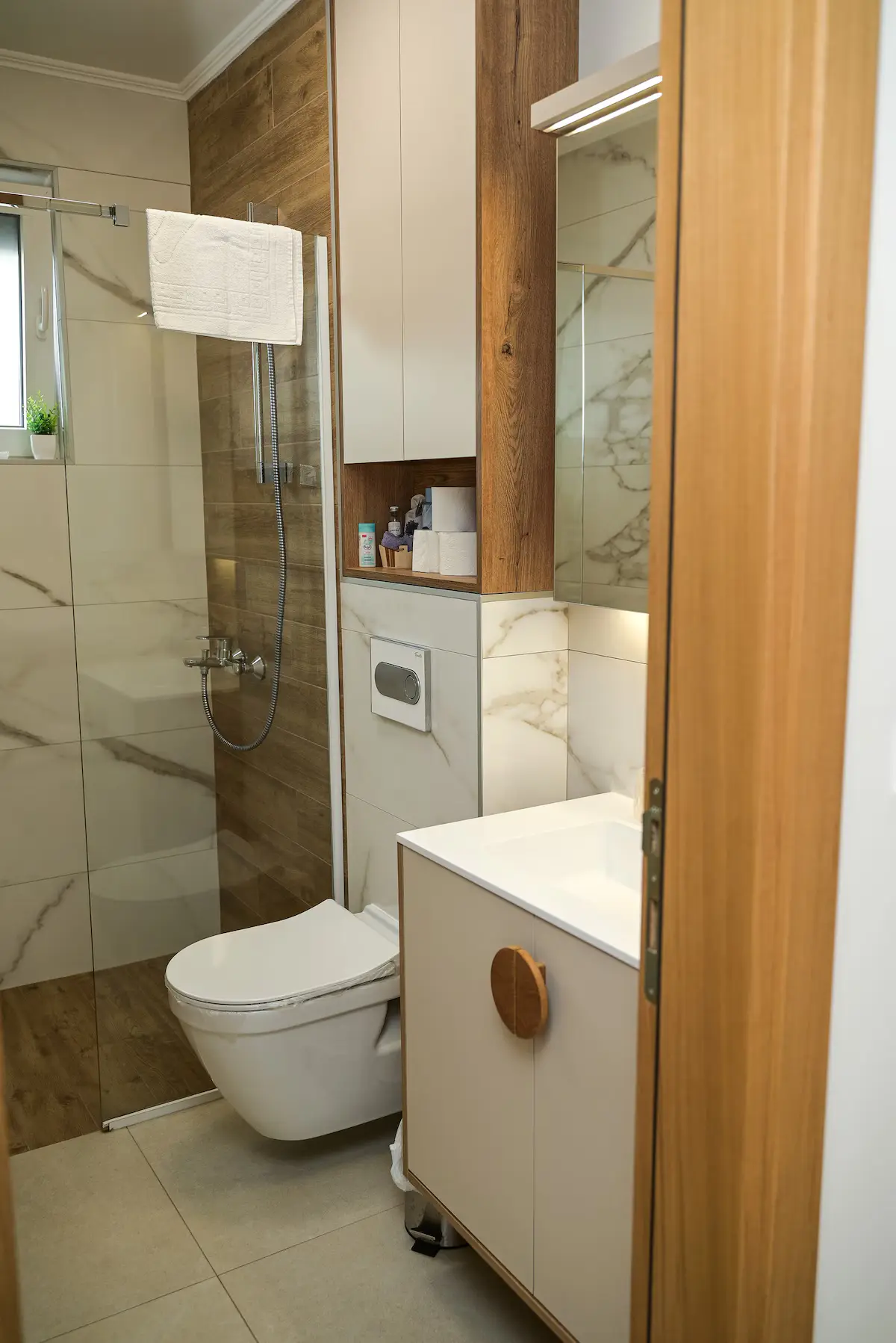 Stylish Apartment + Garage/Near Airport & Sarajevo
