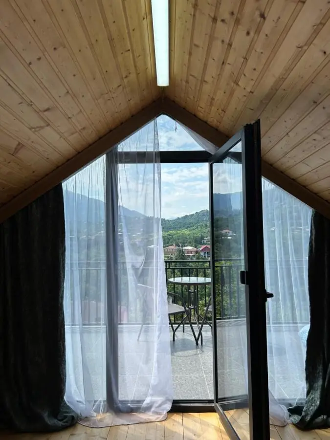 Shine Hill შაინ ჰილი