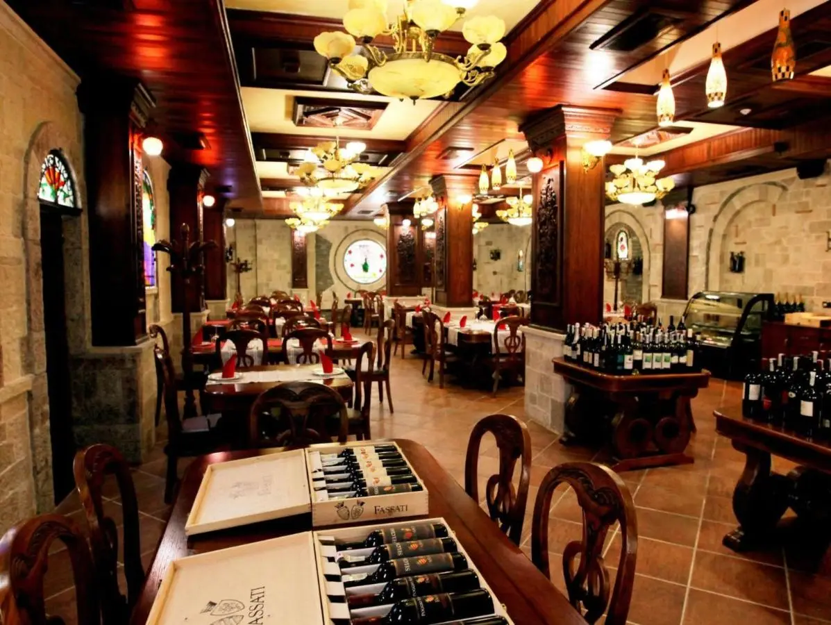 Dinasty Hotel