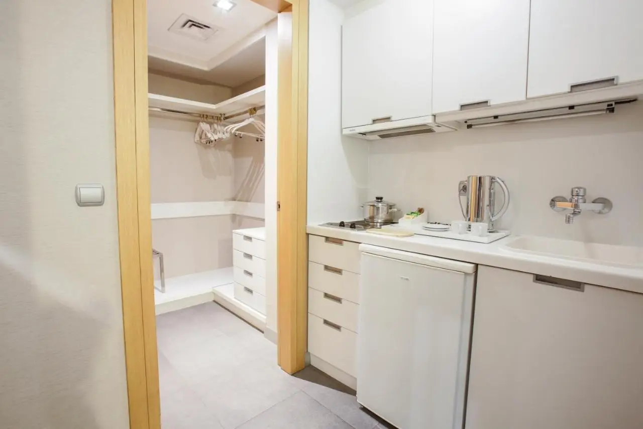 Housez Suites & Apartments Special Class